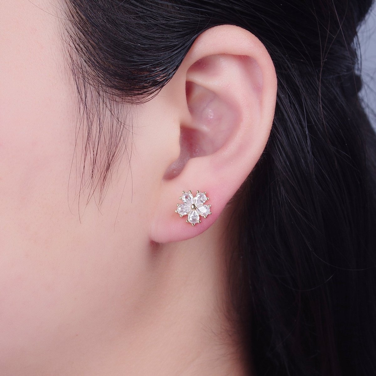Gold Daisy Floral Stud Earring T-463 - DLUXCA