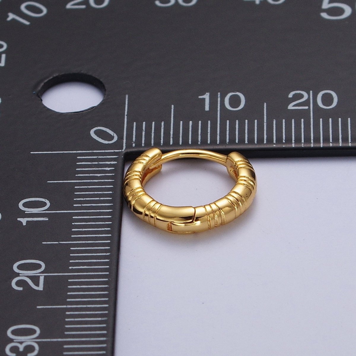 Gold Huggie Earring Minimalist Line Textured Gold Earring for Fashion Jewelry | Y-047 Y-051 - DLUXCA