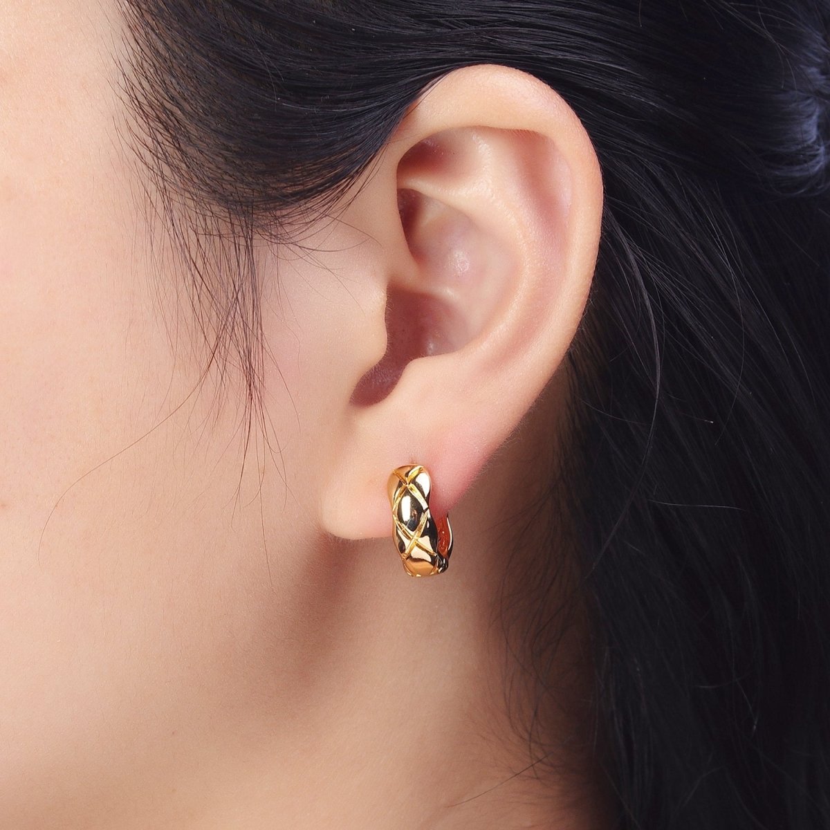 Gold Quilted X Crossed Textured 16mm Huggie Earrings | AB049 - DLUXCA