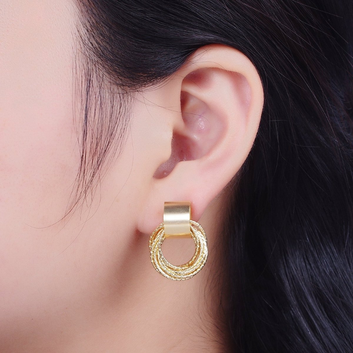 Gold Round Textured Chain Wreath Geometric Stud Earrings | AE1040 - DLUXCA