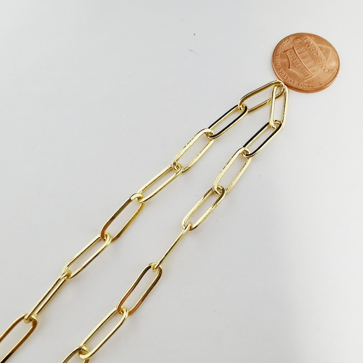 Medium Paperclip Rectangle Cable Chains By Yard in 14K Gold Filled Chain Choker, Bracelet, Necklace Chain supplies | ROLL-206 - DLUXCA