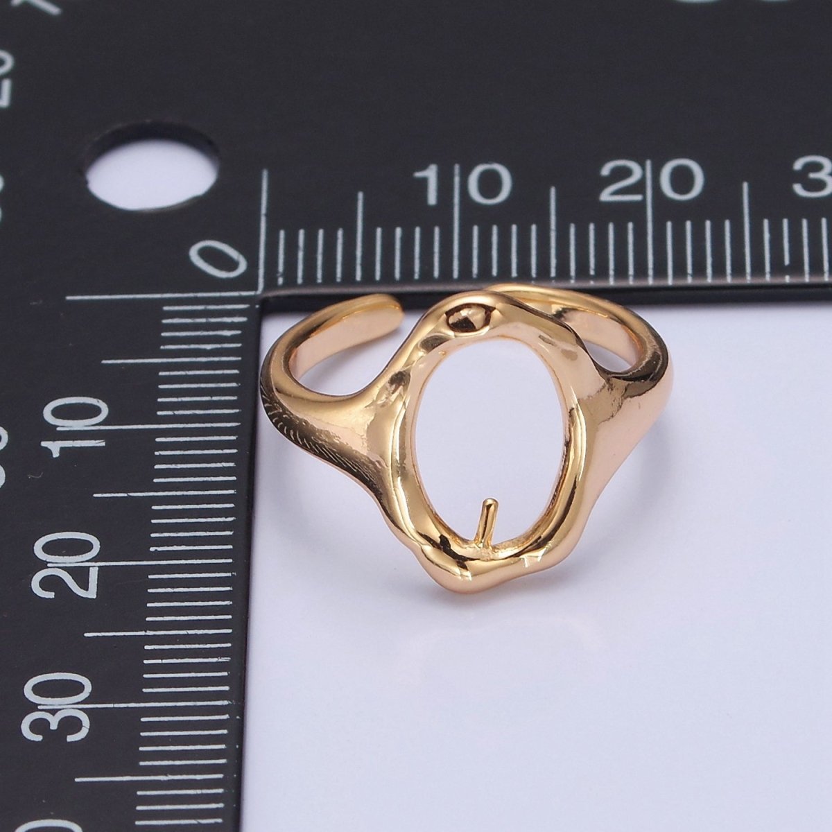 OS Hammered oval ring in Gold Large oval ring for women. Minimalist and modern Jewelry L-759 - DLUXCA