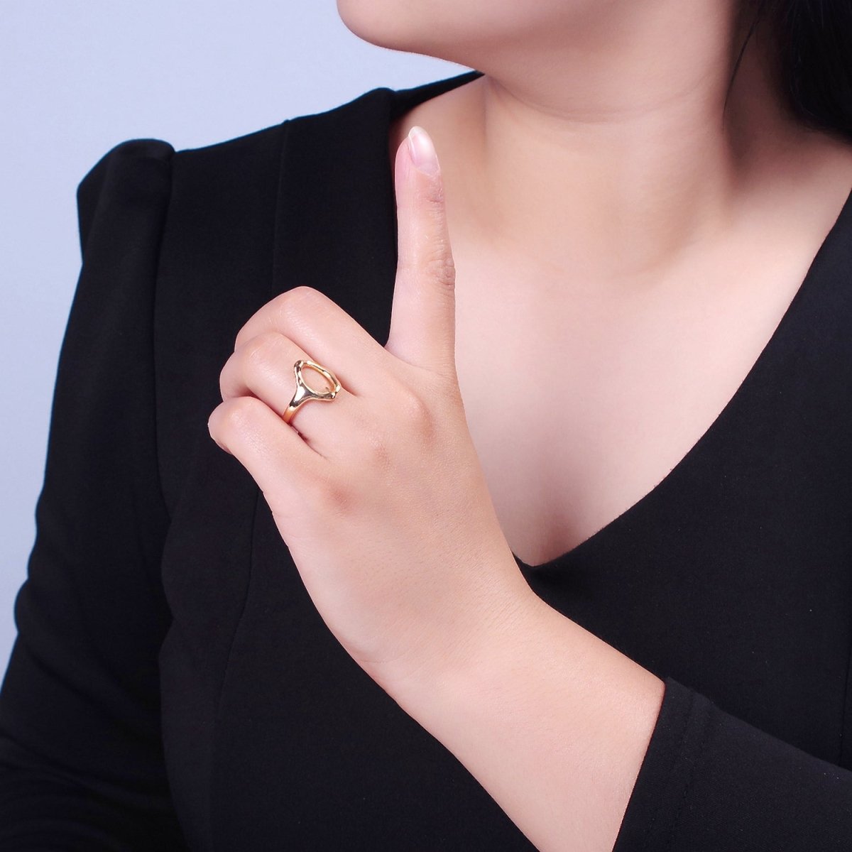 OS Hammered oval ring in Gold Large oval ring for women. Minimalist and modern Jewelry L-759 - DLUXCA