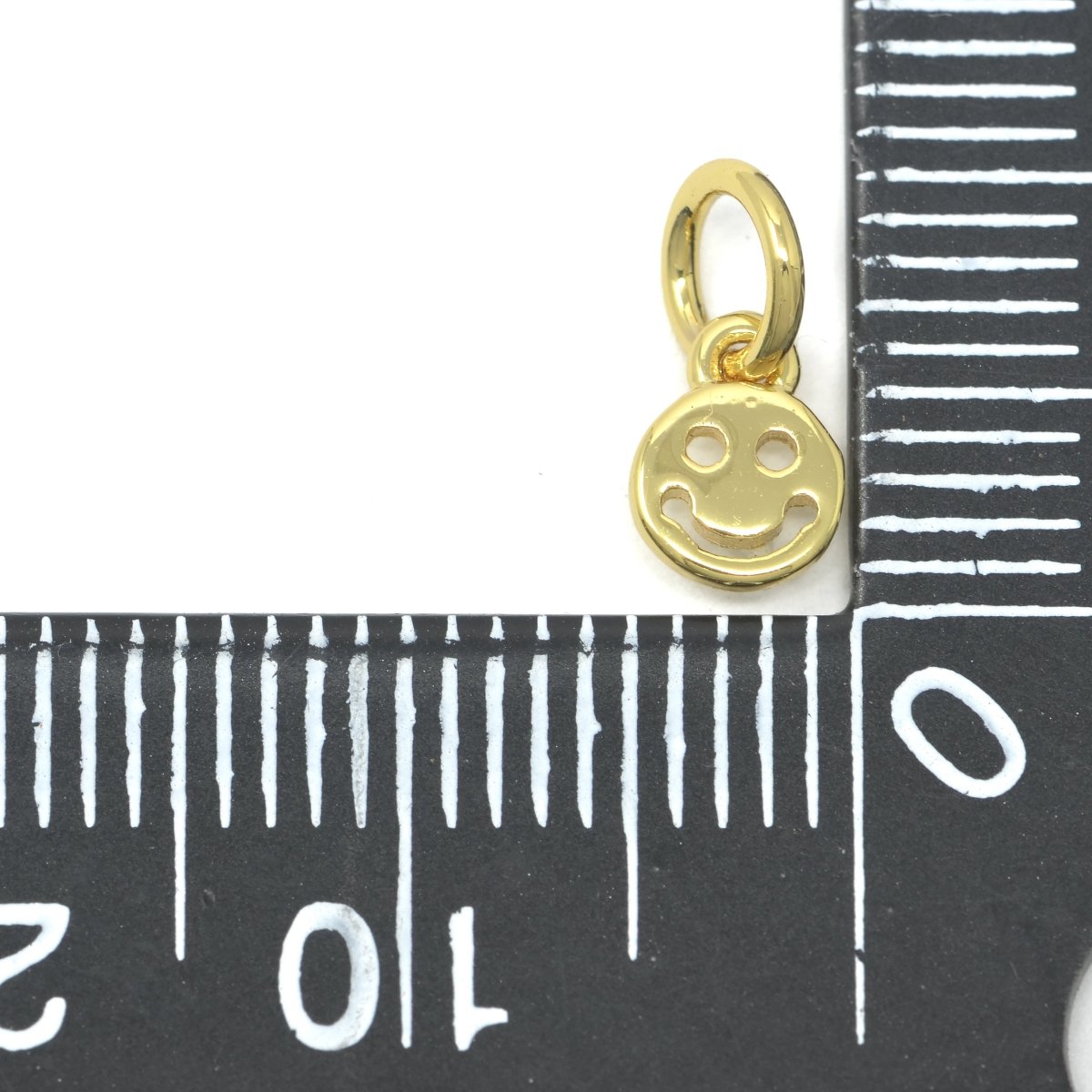 Overstock Clearance Gold Filled Simple Smiley Face Round Charm M-390 - DLUXCA