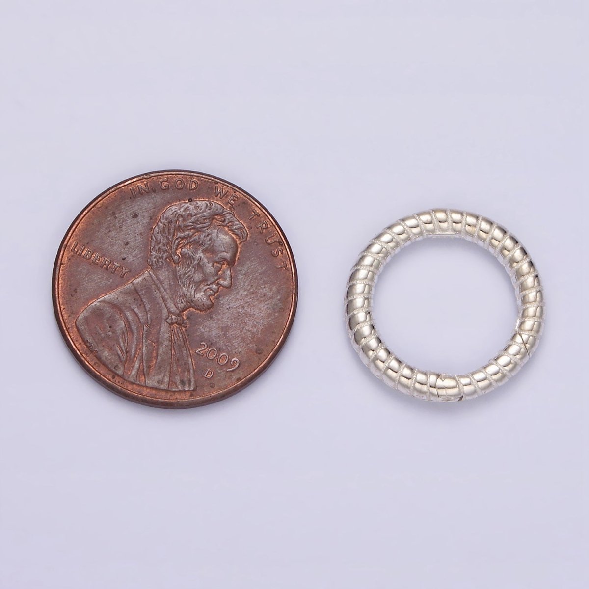 S925 Sterling Silver 15.7mm Line-Textured Round Push Spring Gate Ring Supply | SL-385 - DLUXCA