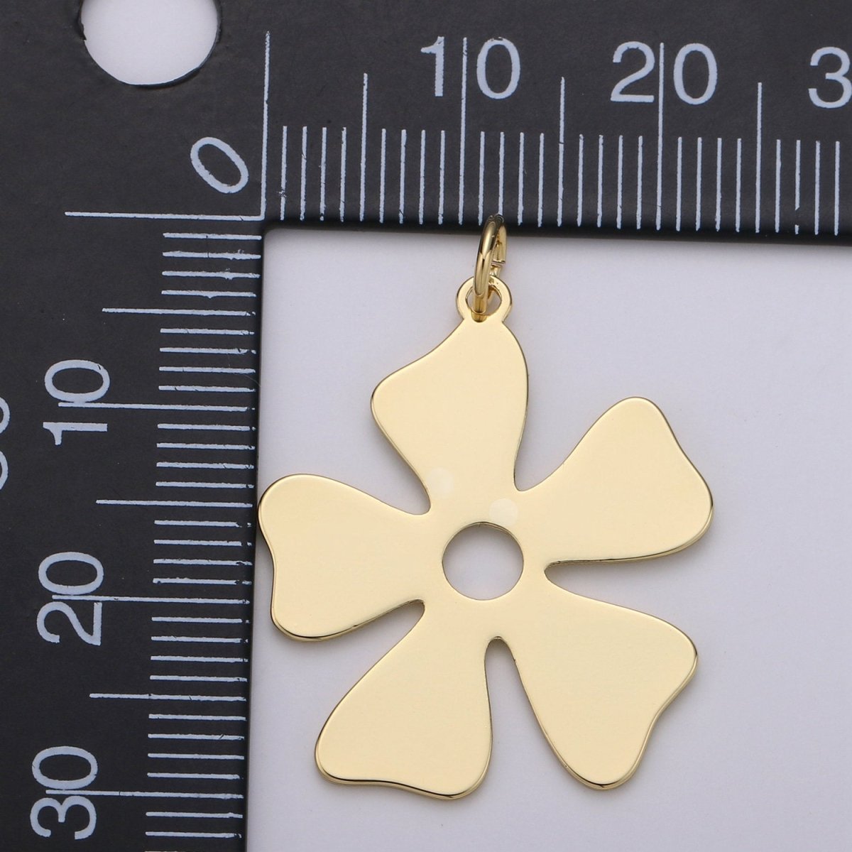 Shamrock Charm 24k Gold Filled Shamrock Celtic Four Leaf Clover Lucky Charm, 22x30mm for Necklace Earring Bracelet Jewelry Making D-489 - DLUXCA