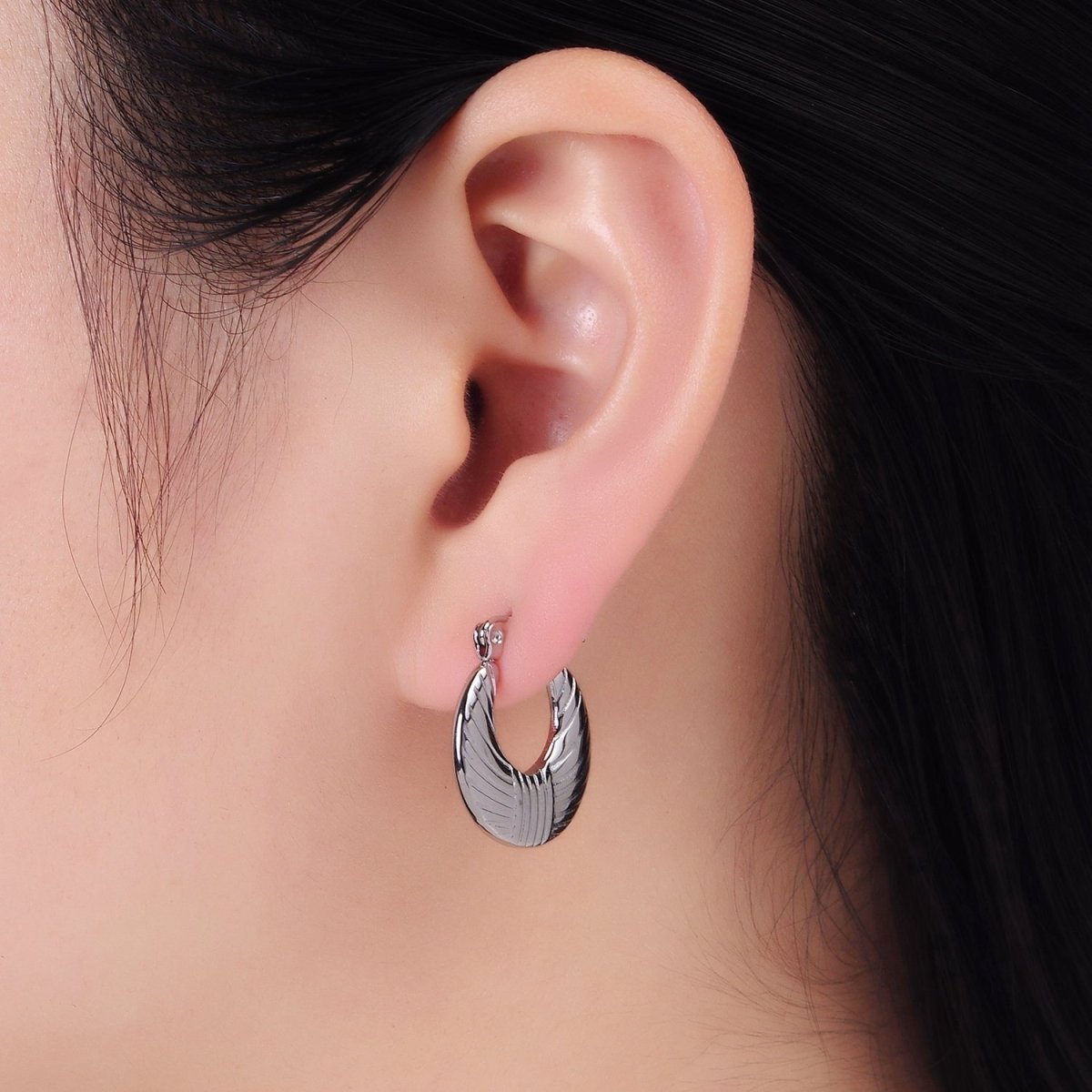 Stainless Steel 20mm Lined Round Latch Hoop Earrings in Gold & Silver | AB1386 AB1387 - DLUXCA