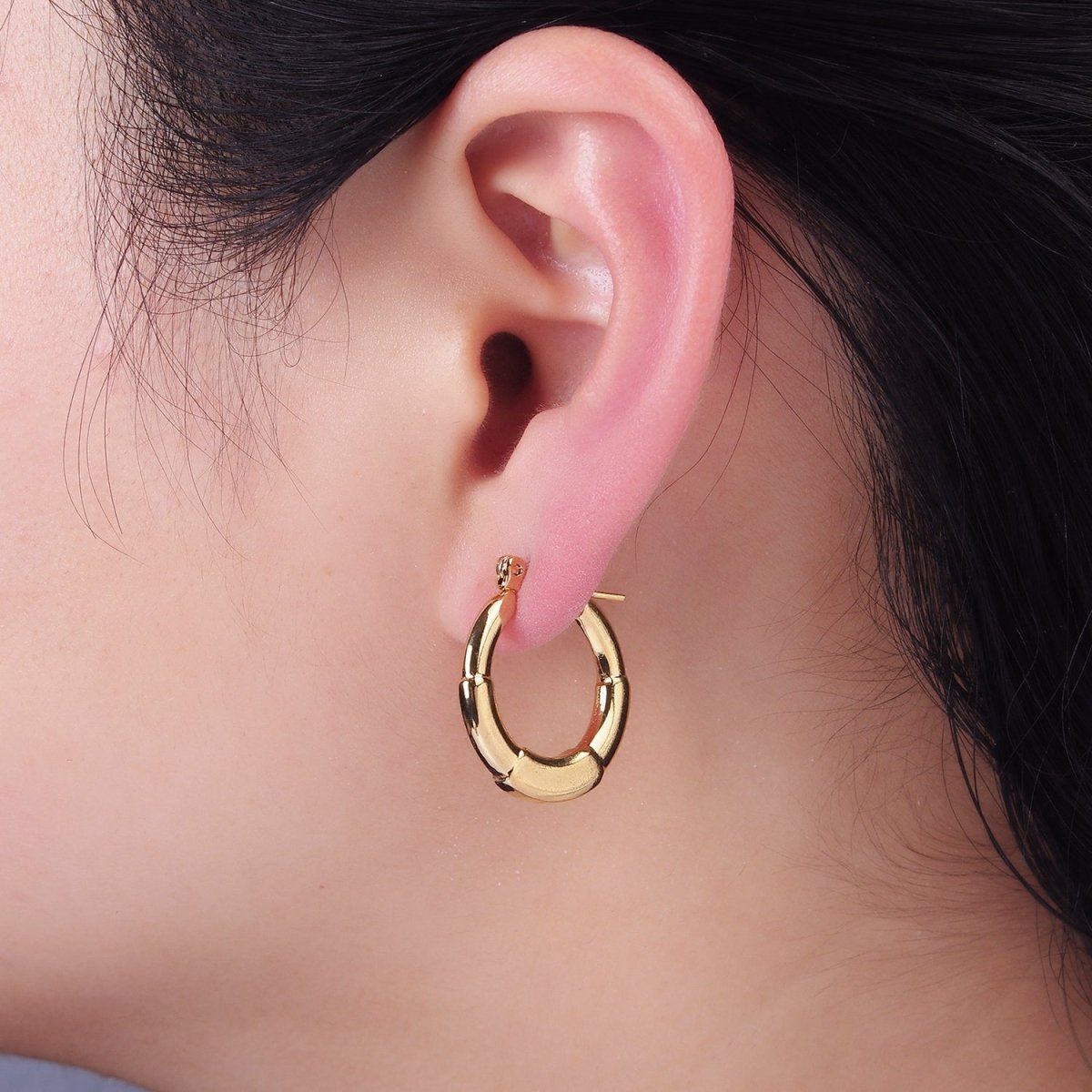 Stainless Steel 20mm Over-Edged Band Round Minimalist Latch Hoop Earrings | AE440 - DLUXCA