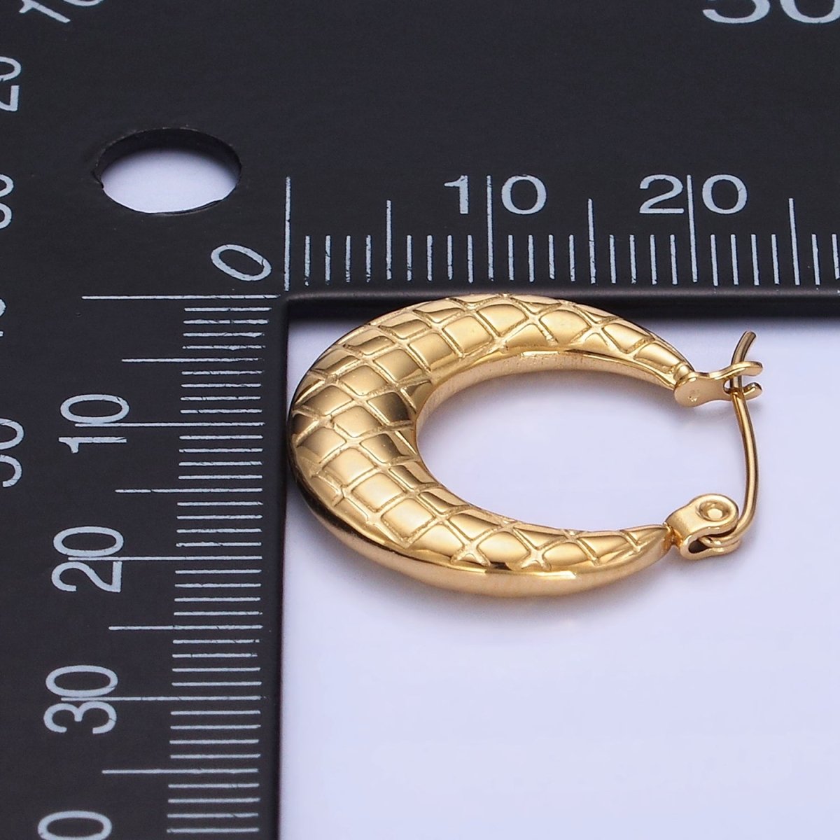 Stainless Steel 20mm Quilted Lined Latch Hoop Earrings in Gold & Silver | AB1378 AB1379 - DLUXCA