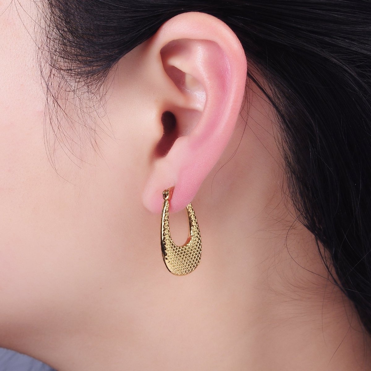 Stainless Steel 25mm Dotted U-Shaped Latch Hoop | AE438 - DLUXCA