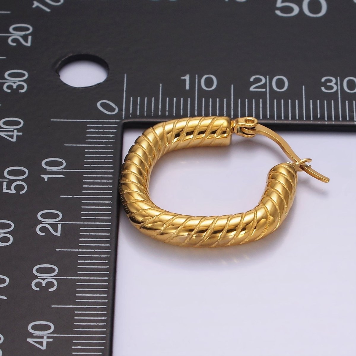 Stainless Steel 25mm Line-Textured Rhombus Latch Hoop Earrings | AE394 - DLUXCA