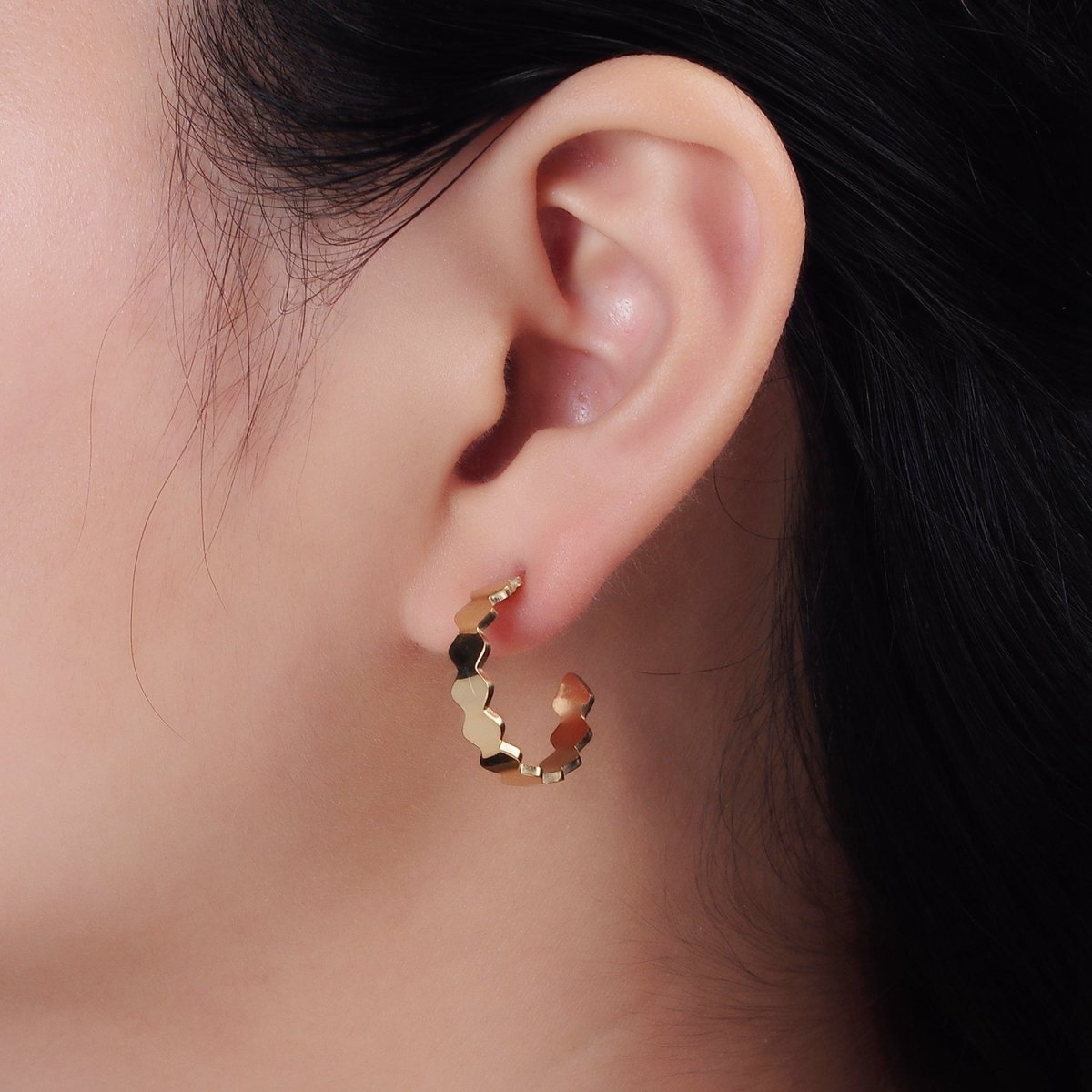 Stainless Steel Flat Rhombus Wavy Geometric C-Shaped Hoop Earrings | AE733 - DLUXCA