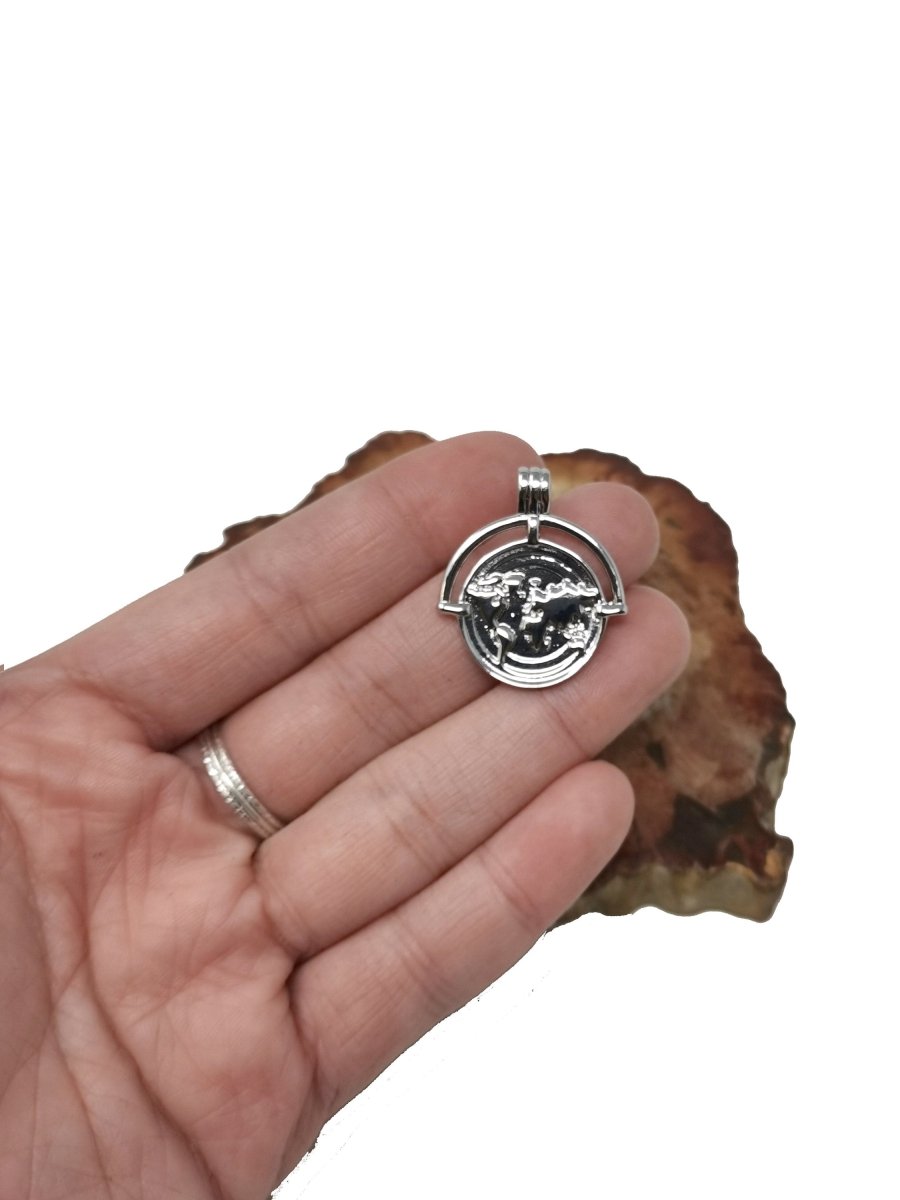 World Traveller Charm, 14K Gold Filled / White Gold Pendant Round Earth Globe Travel Vacay Coin Medallion Necklace Charm for Jewelry Making C-347 E-279 - DLUXCA
