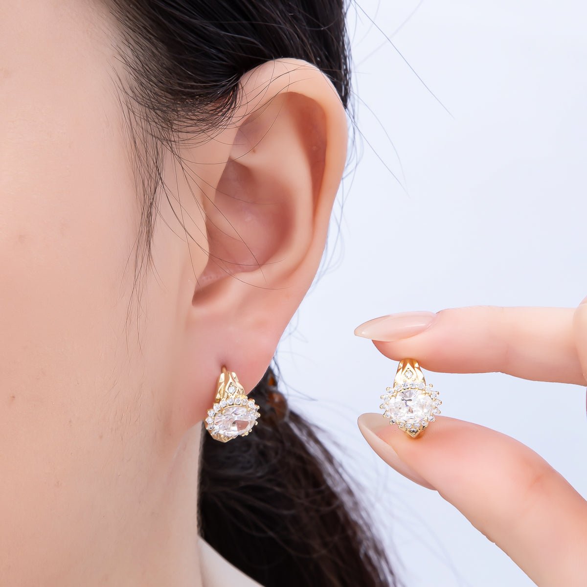 14K Gold Filled 15mm Clear CZ Round Flower Hammered Geometric Hoop Earrings | Earrings - 00270 - DLUXCA
