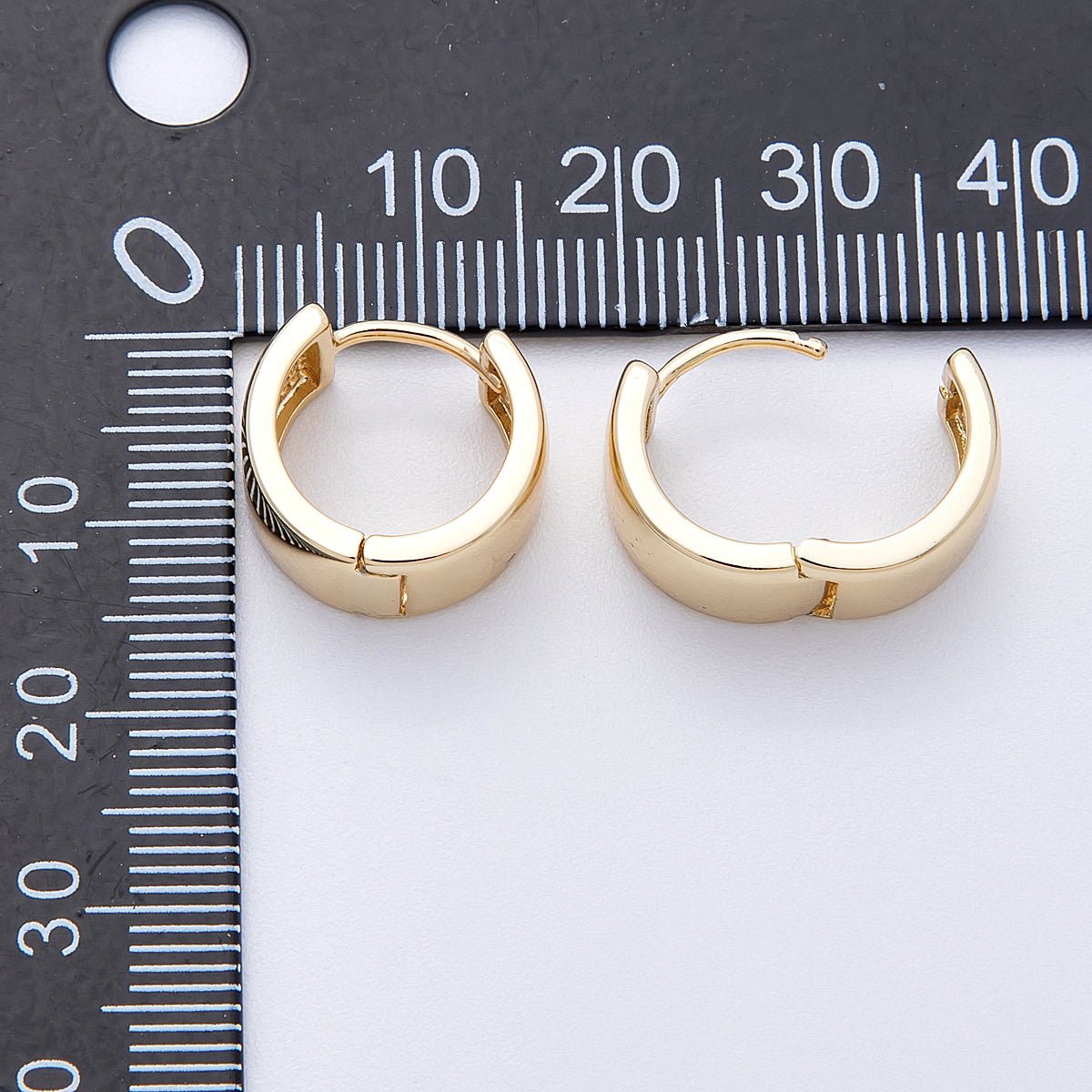 14K Gold Filled 15mm Minimalist Plain Wide Huggie Earrings | EARRINGS - 00181 - DLUXCA
