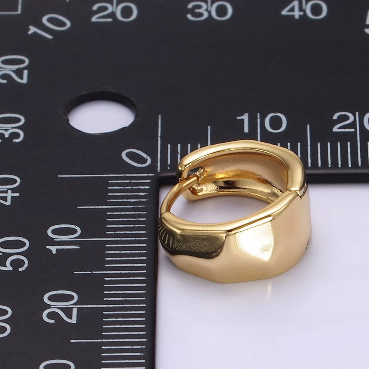 14K Gold Filled Hammered Round Hoop Huggie Earrings | V288 - DLUXCA