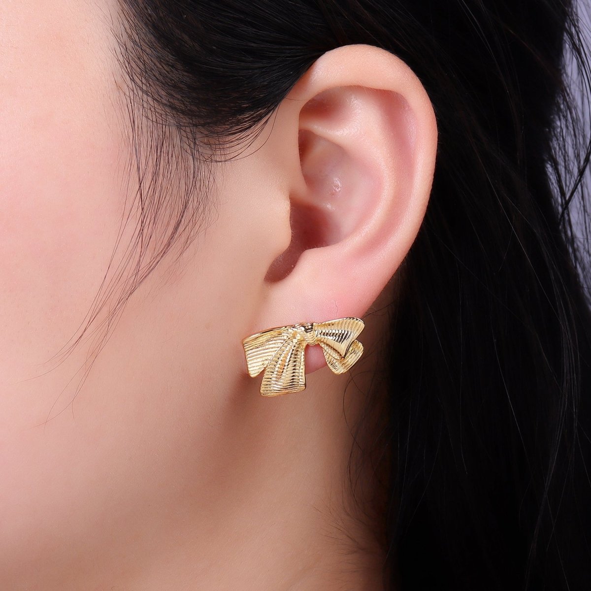 14K Gold Filled Line-Textured Ribbon Bow Stud Earrings | P503 - DLUXCA