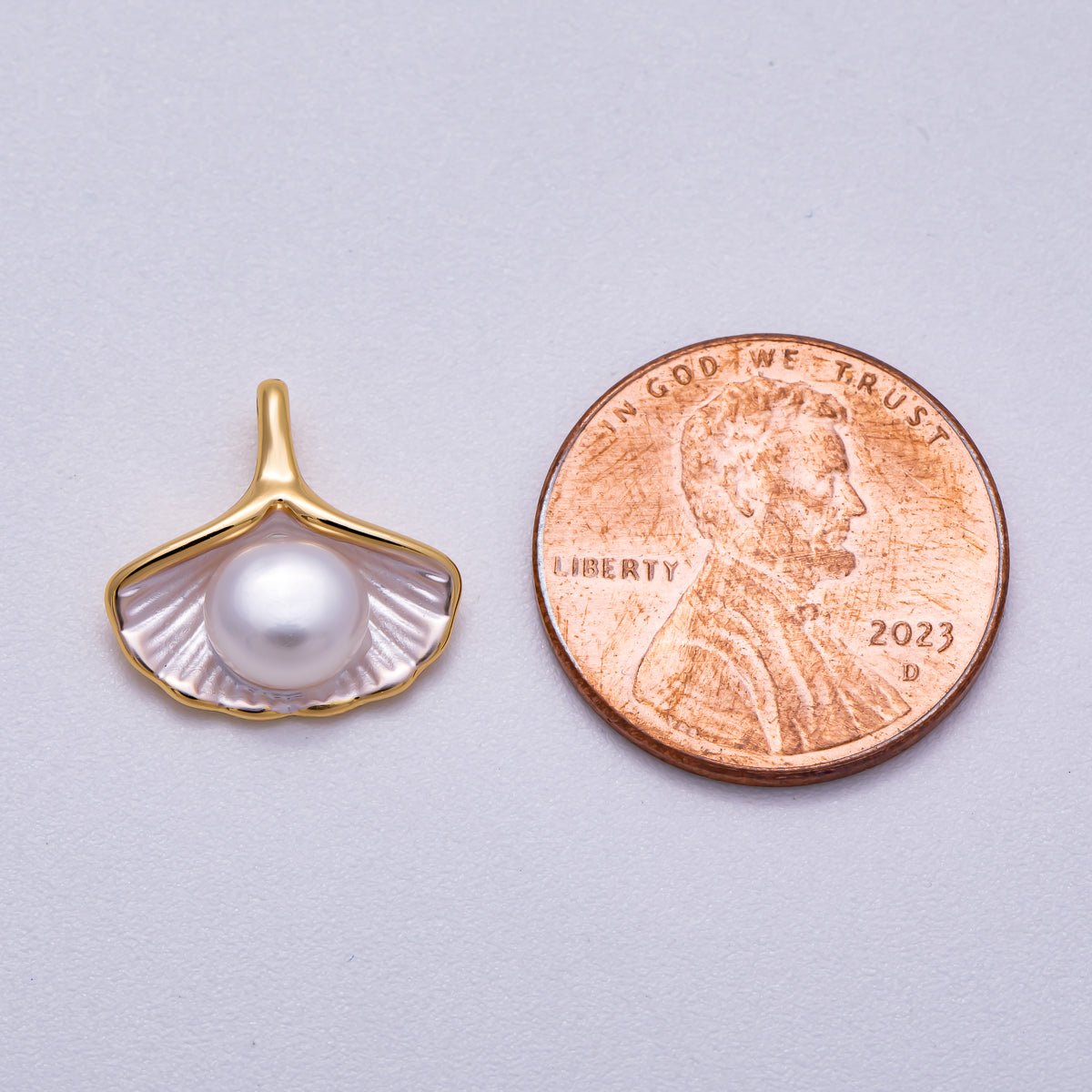 16K Gold Filled 14mm Shell Pearl Ginkgo Leaf Sea Shell Pendant | Charms - 00716 - DLUXCA
