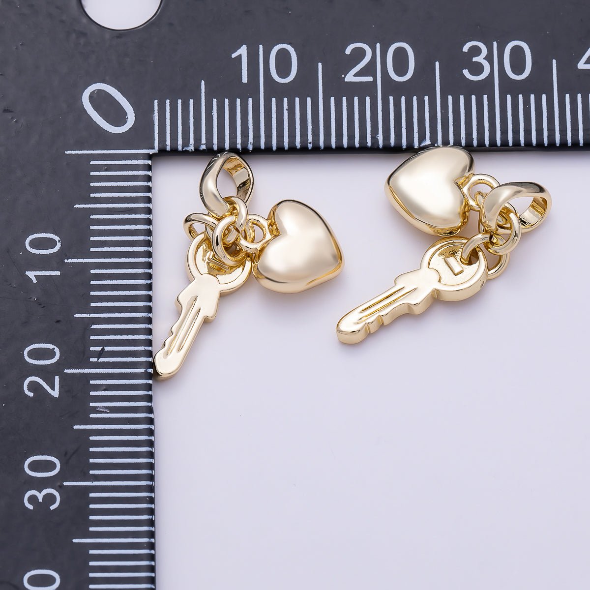 16K Gold Filled 20mm Chubby Heart Key Minimalist Pendant | Charms-01470 - DLUXCA