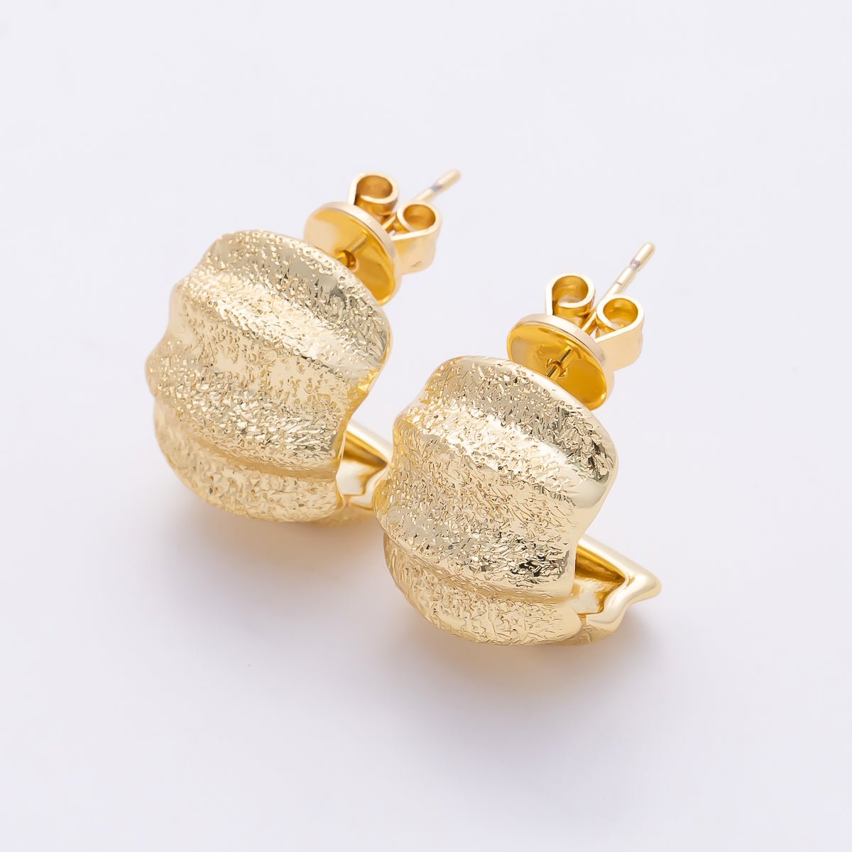 16K Gold Filled 21mm Chunky Ribbed Croissant Textured C-Hoop Earrings | Earrings-00790 - DLUXCA