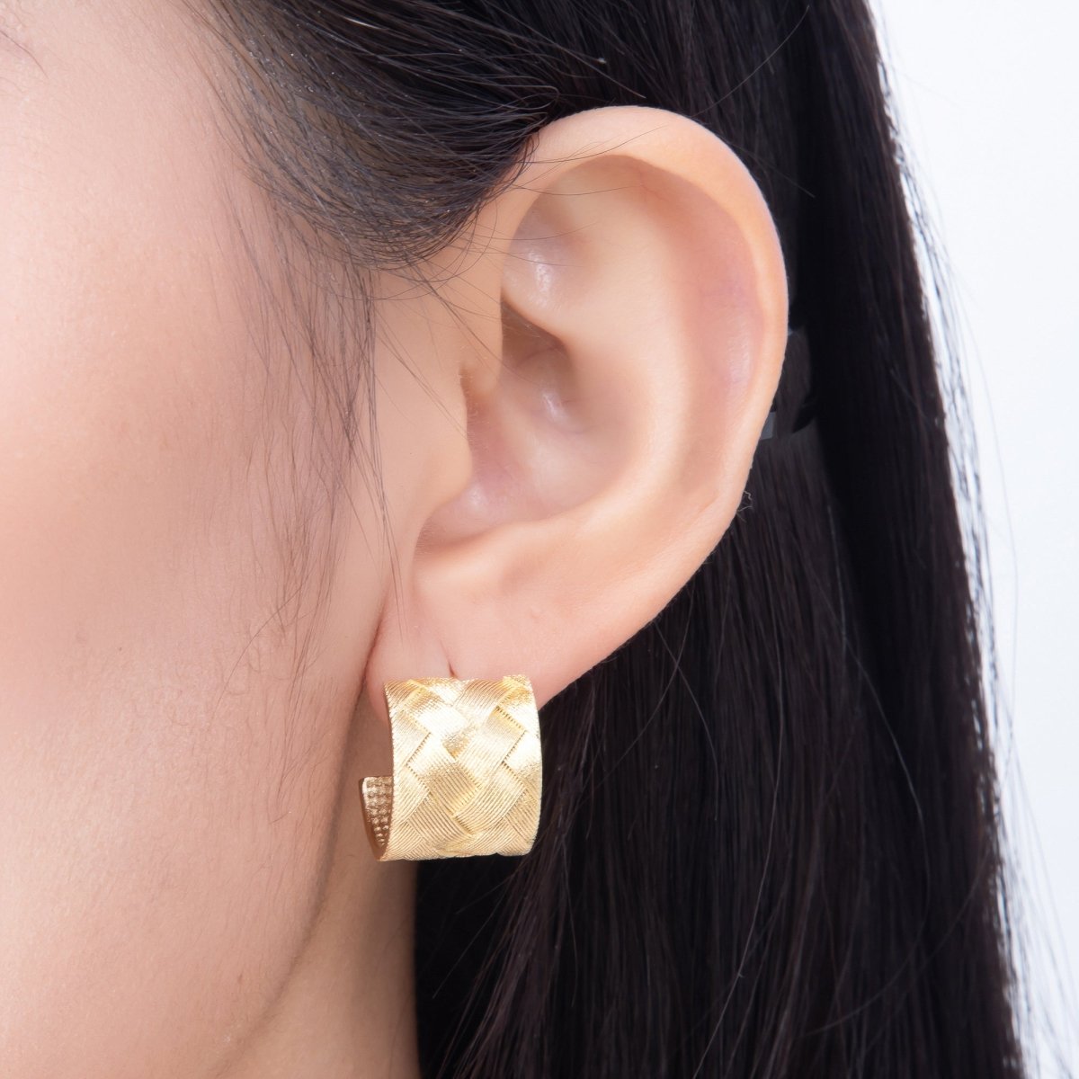 16K Gold Filled 23mm Lined Woven Geometric Wide C-Shaped Hoops | Earrings-00787 - DLUXCA