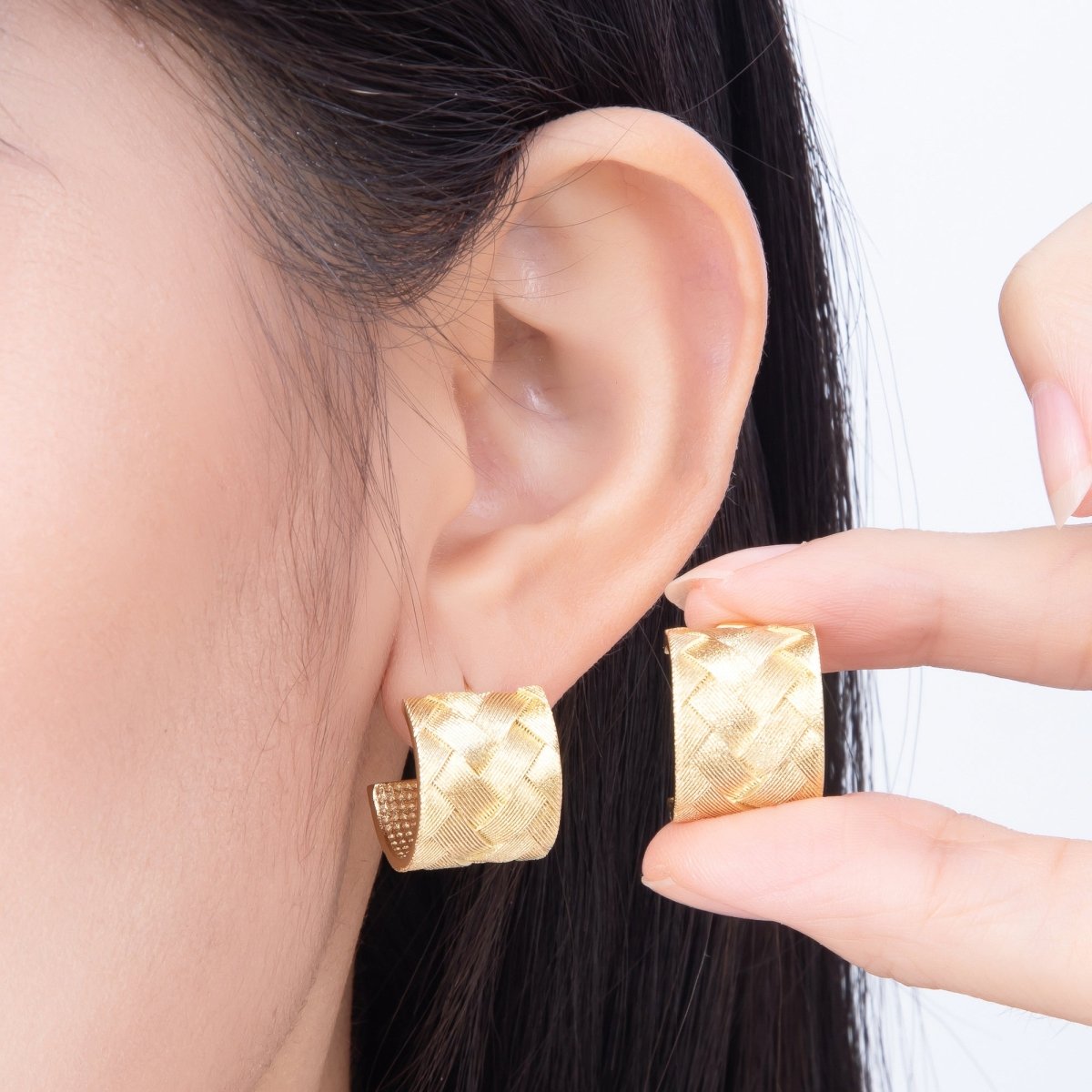 16K Gold Filled 23mm Lined Woven Geometric Wide C-Shaped Hoops | Earrings-00787 - DLUXCA