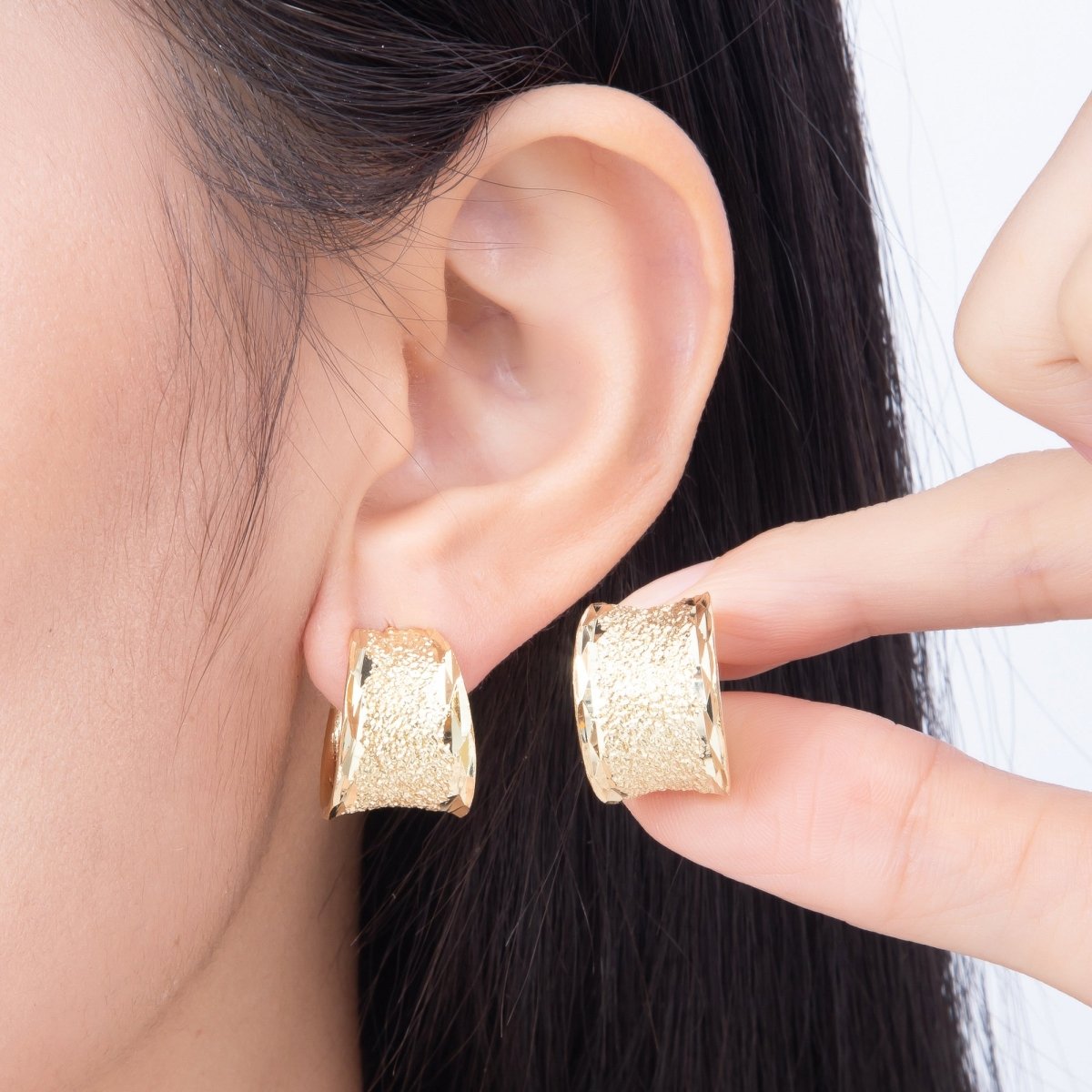 16K Gold Filled 25mm Lined Textured Wide C-Shaped Hoop Earrings | Earrings-00796 - DLUXCA