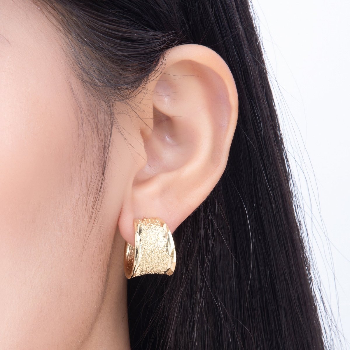 16K Gold Filled 25mm Lined Textured Wide C-Shaped Hoop Earrings | Earrings-00796 - DLUXCA