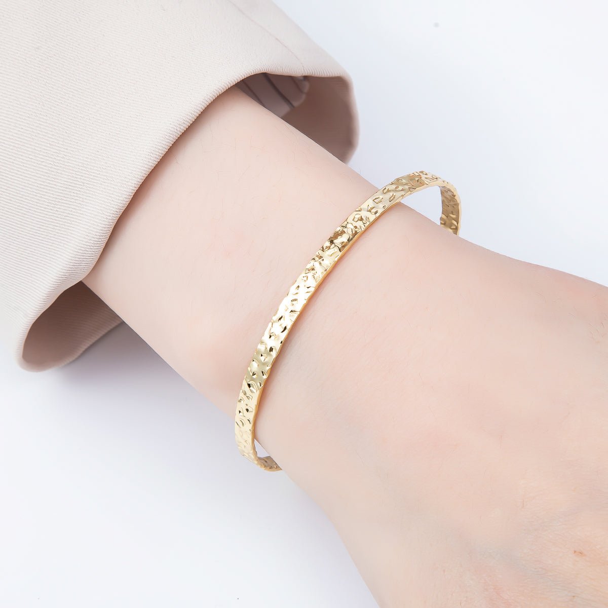 16K Gold Filled 4.5mm Geometric Hammered Cuff Bracelet | WA - 04412 - DLUXCA