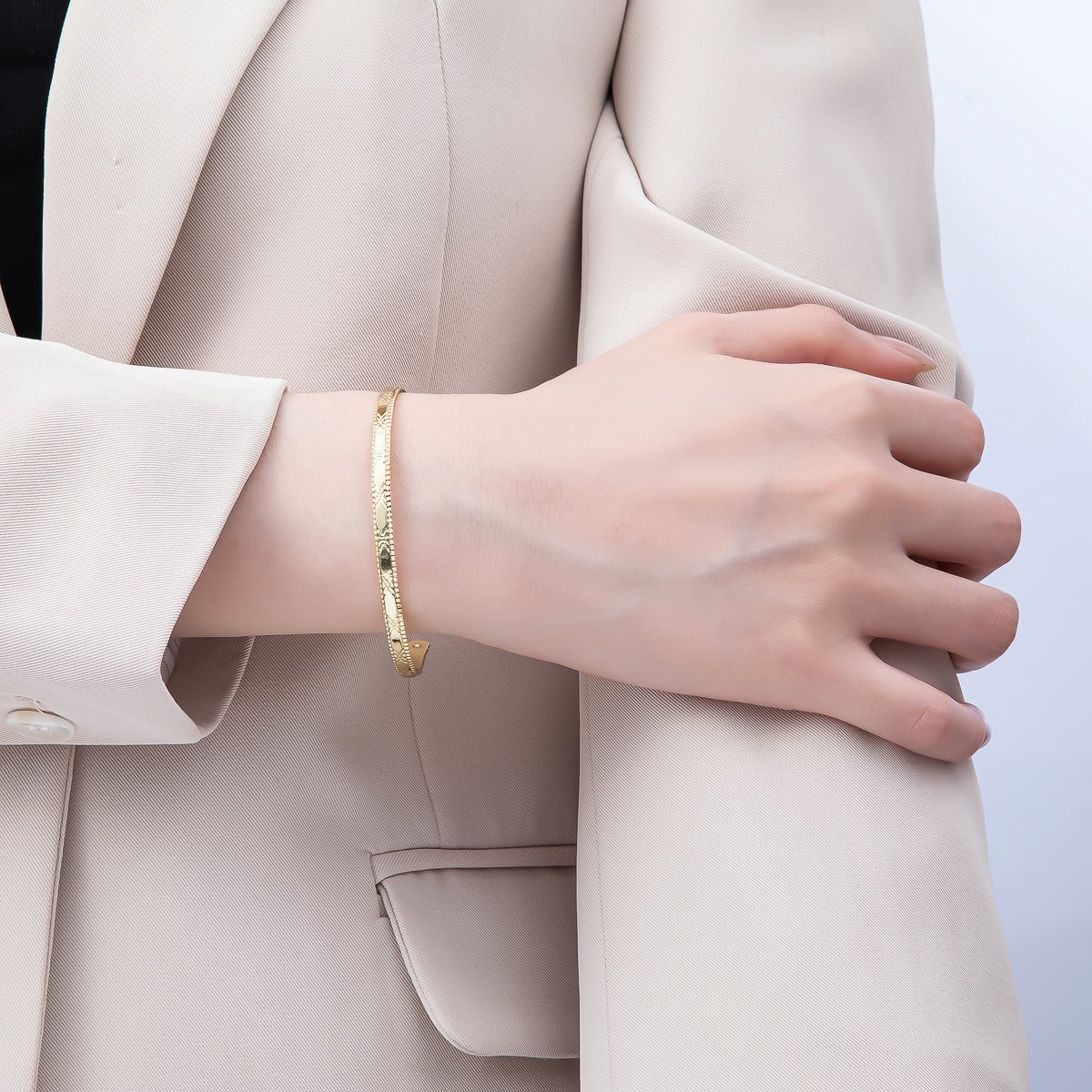 16K Gold Filled 4mm Line - Textured Croissant Ribbed Cuff Bracelet | WA - 04411 - DLUXCA