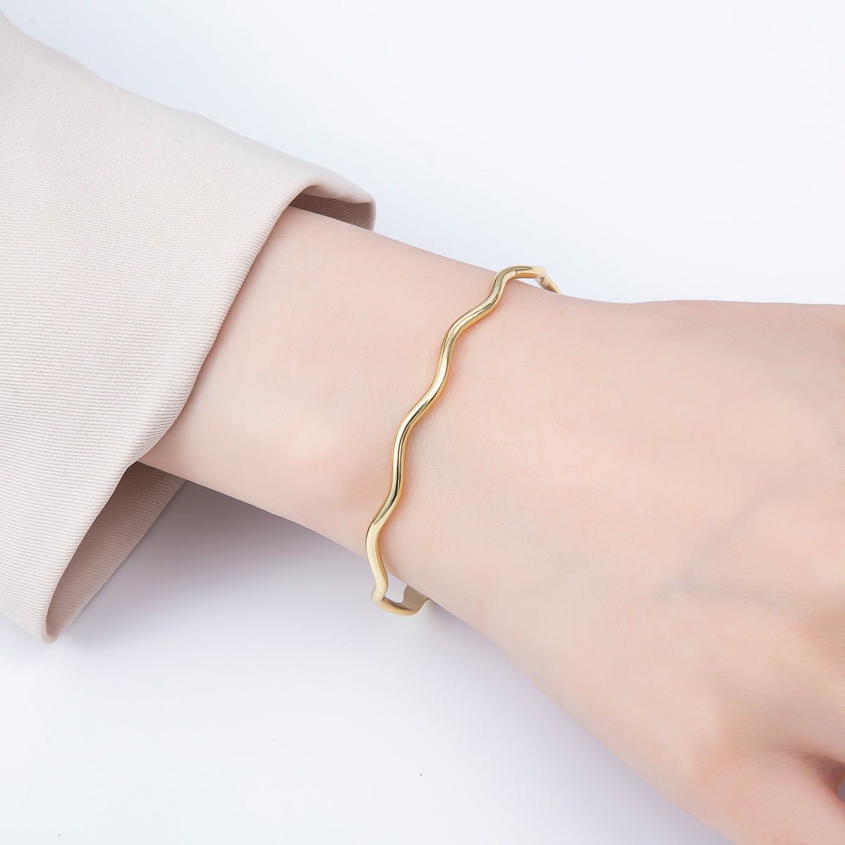 16K Gold Filled 4mm Minimalist Wavy Cuff Bracelet | WA - 04422 - DLUXCA