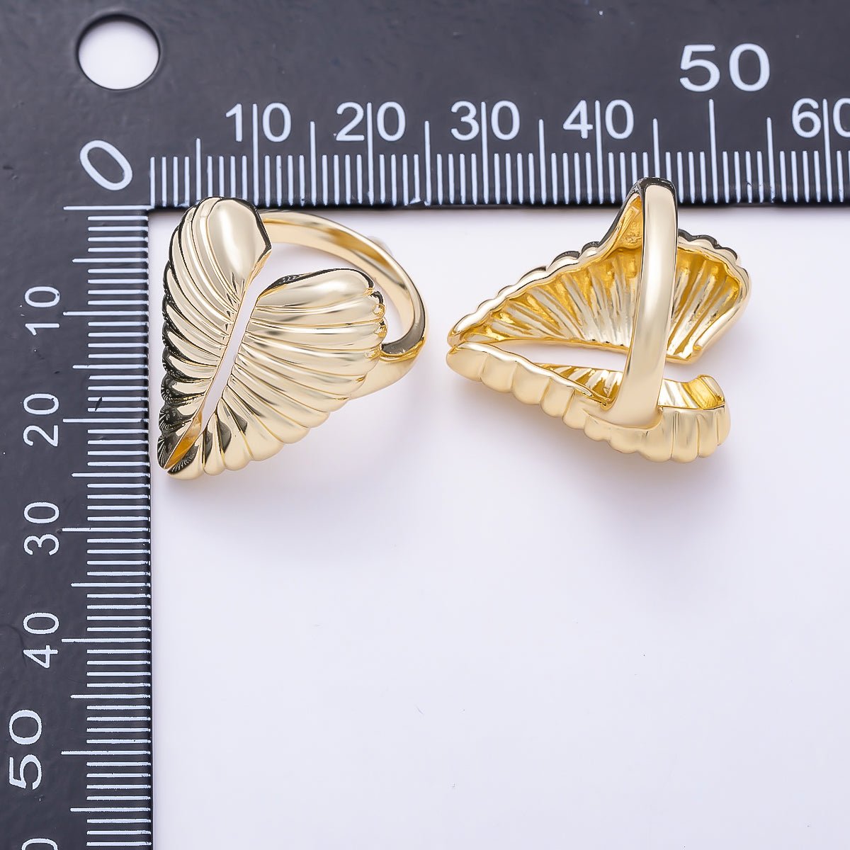 16K Gold Filled Lined Ribbed Chubby Heart Palm Leaf Ring | Rings-00351 - DLUXCA