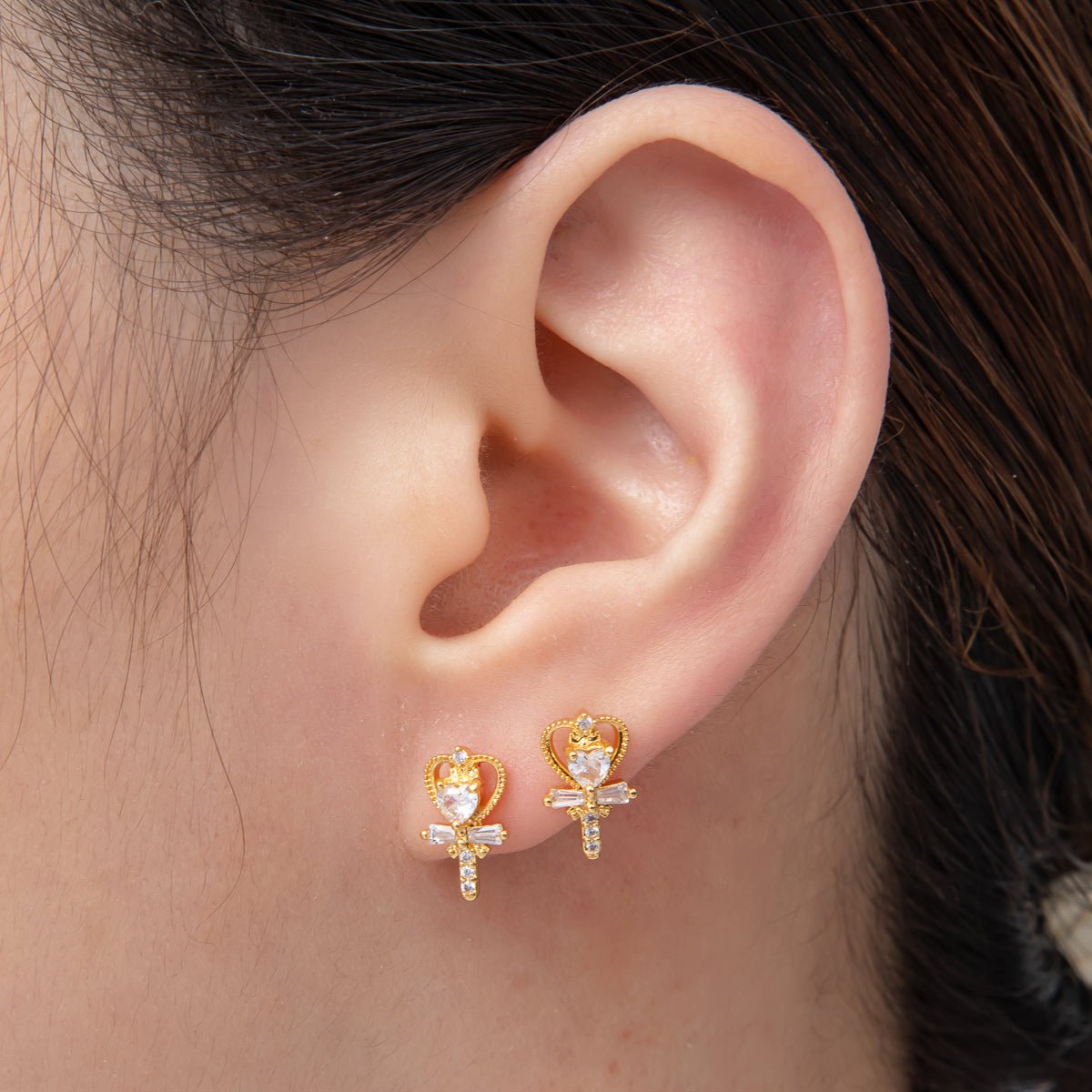 18K Gold Filled 11mm Heart - Shaped CZ Fairy Magic Wand Heart Studs Earrings | AD1573 - DLUXCA
