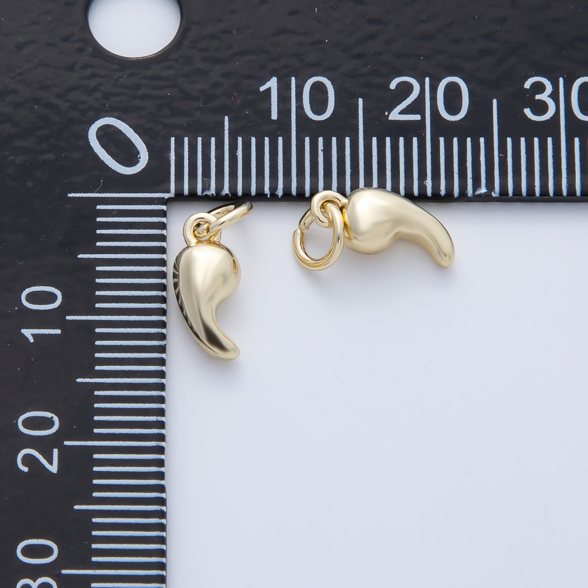 18K Gold Filled 11mm Minimalist Teardrop Mini Charm | AK043 - DLUXCA