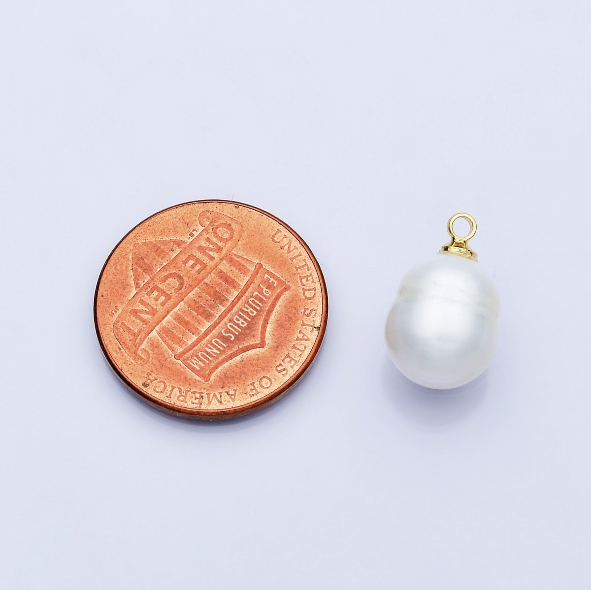 18K Gold Filled 15.5mm Ribbed Shell Pearl Oval Charm | P1556 - DLUXCA