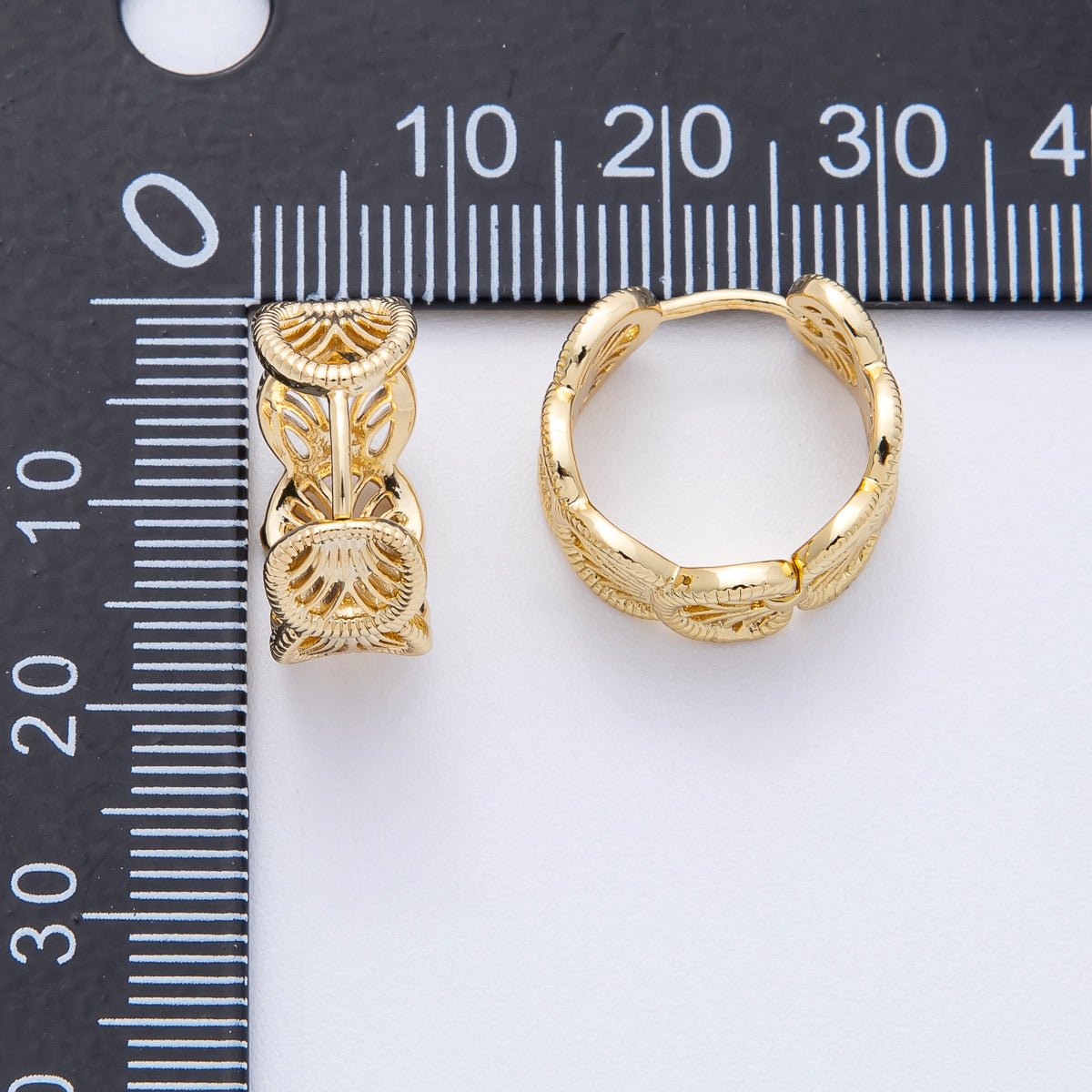 18K Gold Filled 15mm Geometric Filigree Huggie Hoop Earrings | T482 - DLUXCA