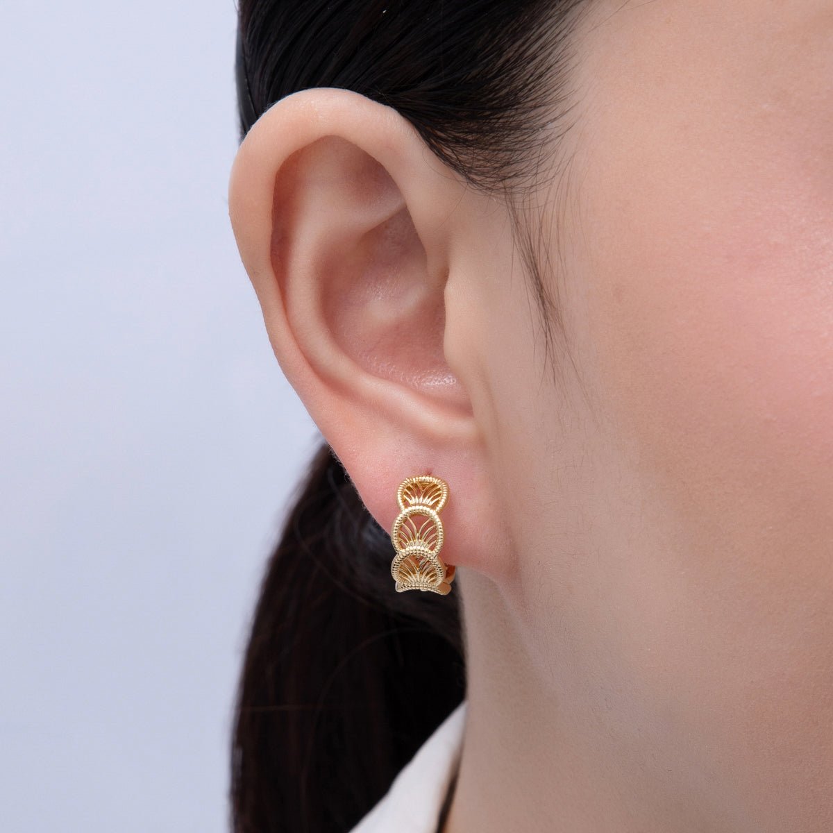 18K Gold Filled 15mm Geometric Filigree Huggie Hoop Earrings | T482 - DLUXCA