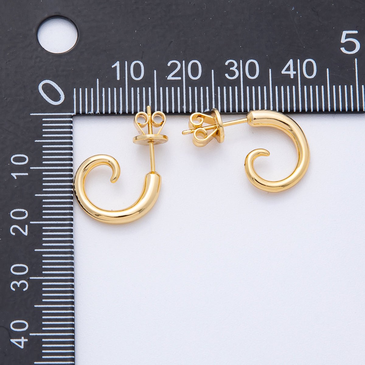 18K Gold Filled 15mm Minimalist Curled C - Shaped Hoop Earrings | AD1667 - DLUXCA