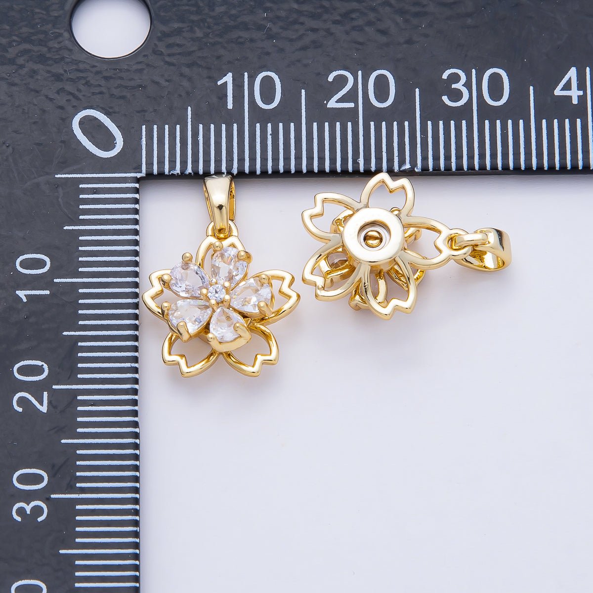 18K Gold Filled 15mm Spinning Rotating Five Petal Blooming Flower Pendant Charm | AF1172 - DLUXCA