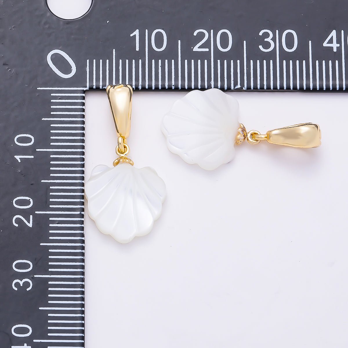 18K Gold Filled 15mm White Scallop Sea Shell Pearl Pendant | Charms-01410 - DLUXCA