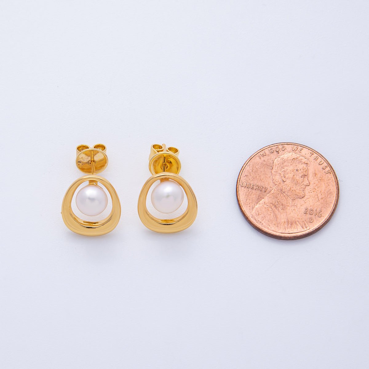 18K Gold Filled 17.5mm Shell Pearl Molten Bezel Stud Earrings | Q082 - DLUXCA