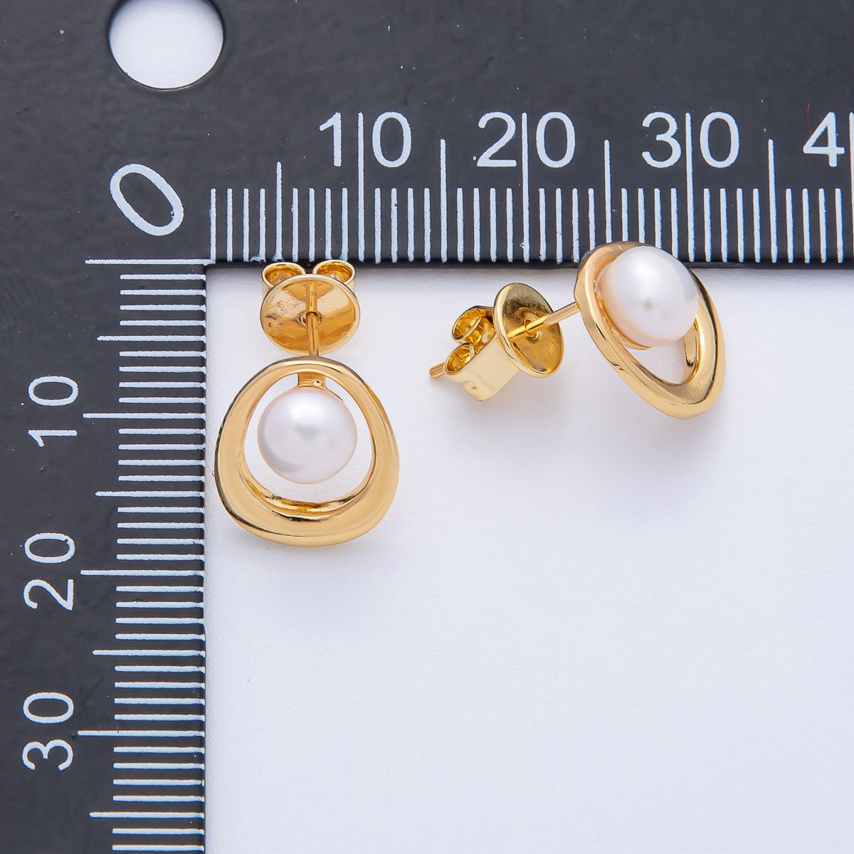 18K Gold Filled 17.5mm Shell Pearl Molten Bezel Stud Earrings | Q082 - DLUXCA