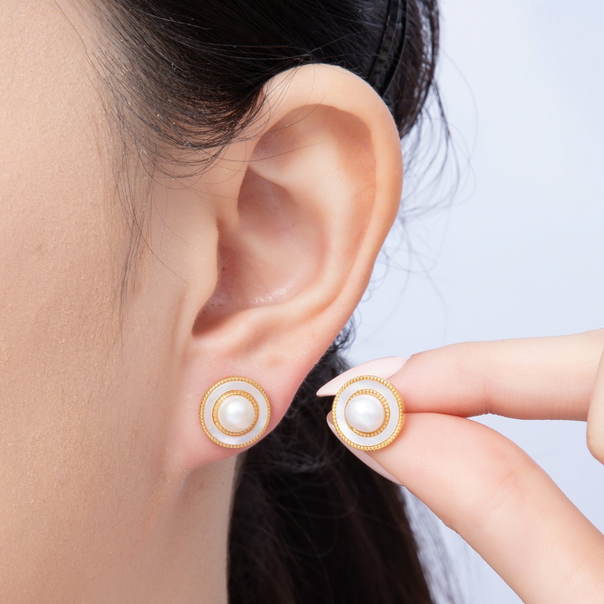 18K Gold Filled 18mm Shell Pearl Round Beaded Stud Earrings | Q516 - DLUXCA