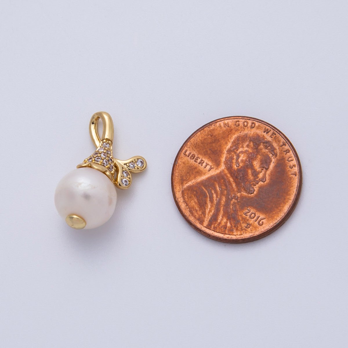 18K Gold Filled 19mm Royal Shell Pearl Ribbon Paved Pendant | Charms - 00145 - DLUXCA