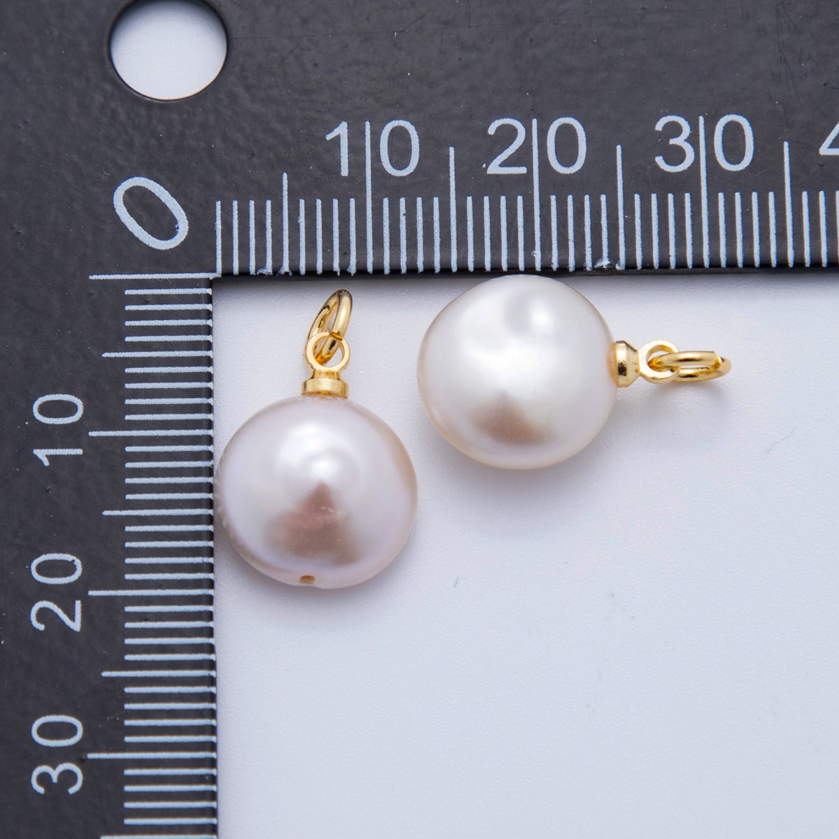 18K Gold Filled 19mm White Freshwater Round Pearl Charm | AF624 - DLUXCA