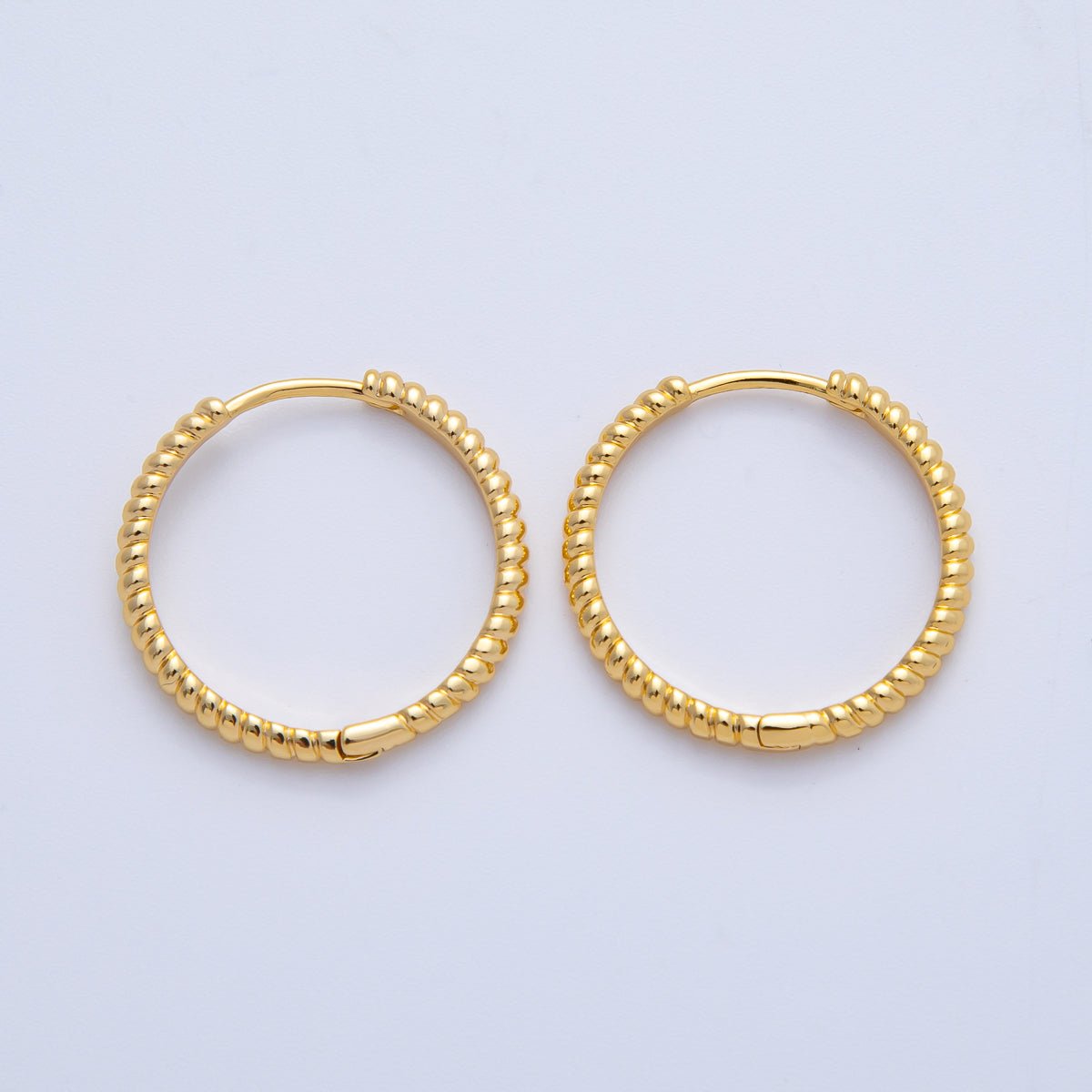 18K Gold Filled 20mm Ribbed Croissant Hoop Earrings | Q036 - DLUXCA