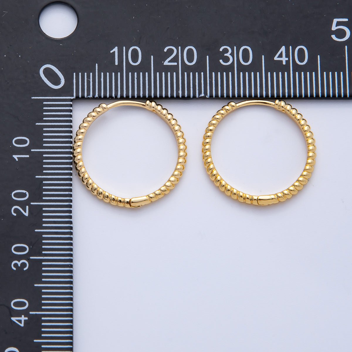 18K Gold Filled 20mm Ribbed Croissant Hoop Earrings | Q036 - DLUXCA