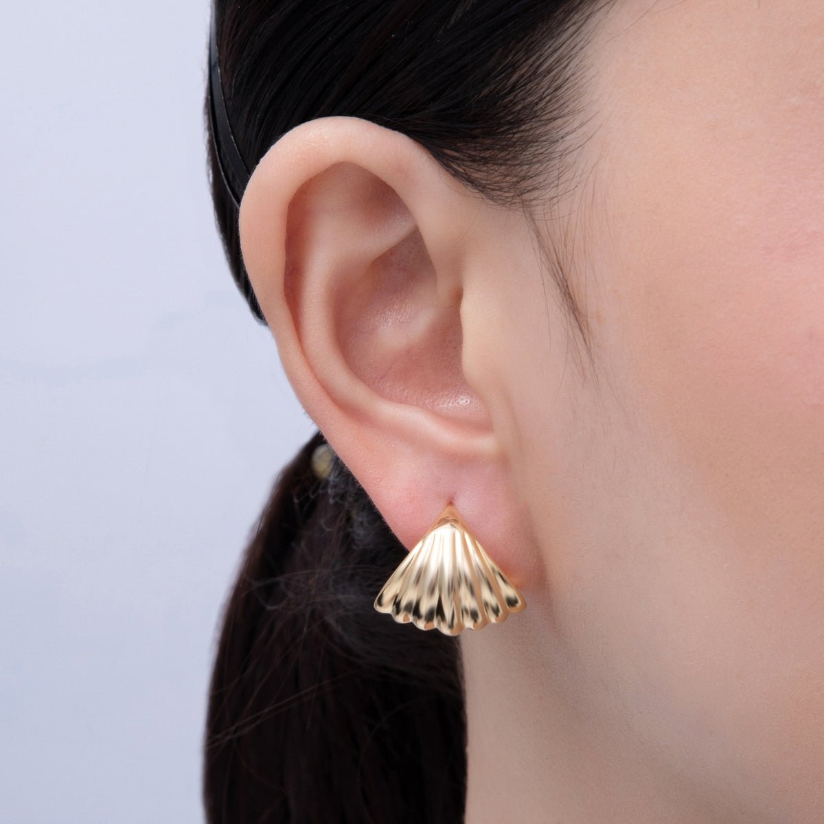 18K Gold Filled 21mm Croissant Triangle Cartilage Huggie Earrings | AE626 - DLUXCA