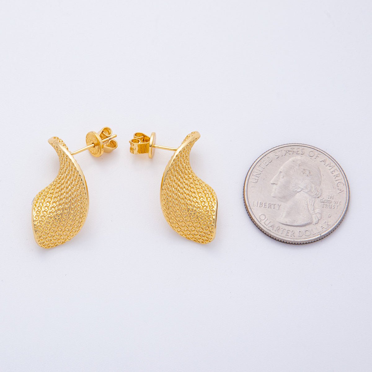 18K Gold Filled 25mm Curb Chain Curved Geometric Stud Earrings | AD1690 - DLUXCA