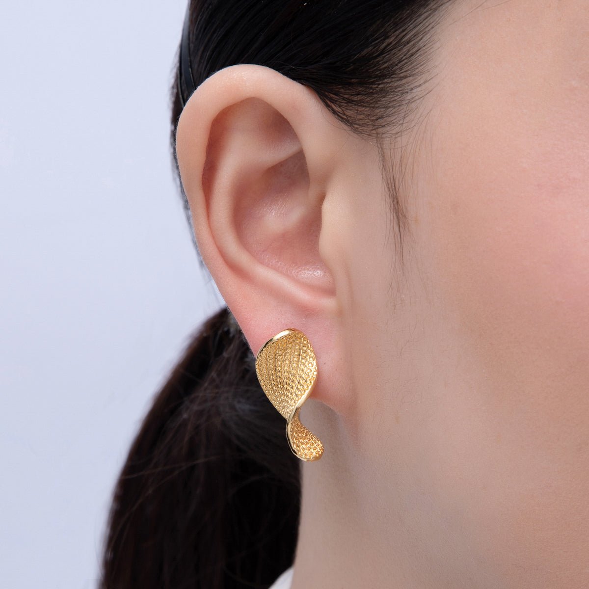 18K Gold Filled 25mm Curb Chain Curved Geometric Stud Earrings | AD1690 - DLUXCA